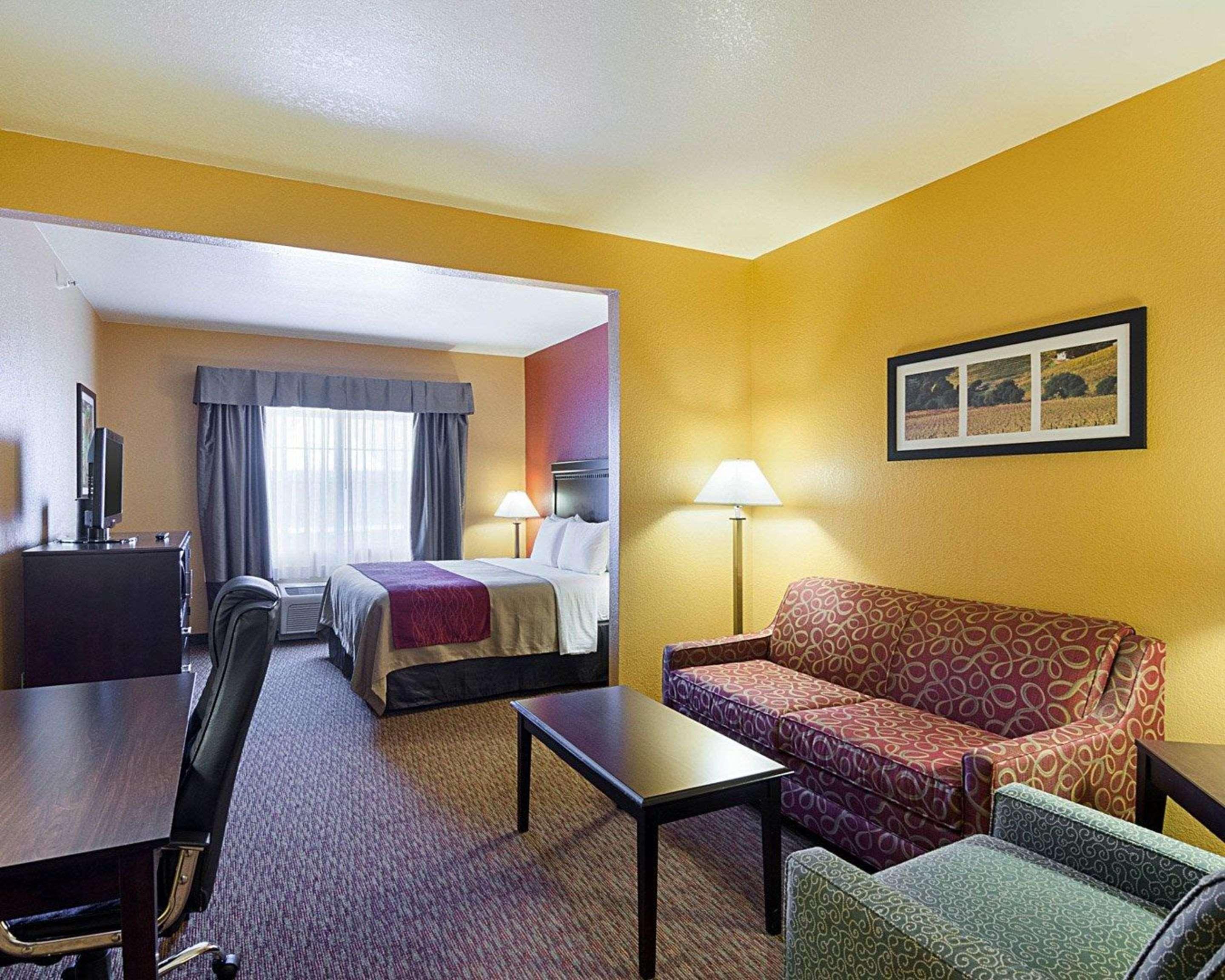 Comfort Inn & Suites Orange - Montpelier Exterior photo