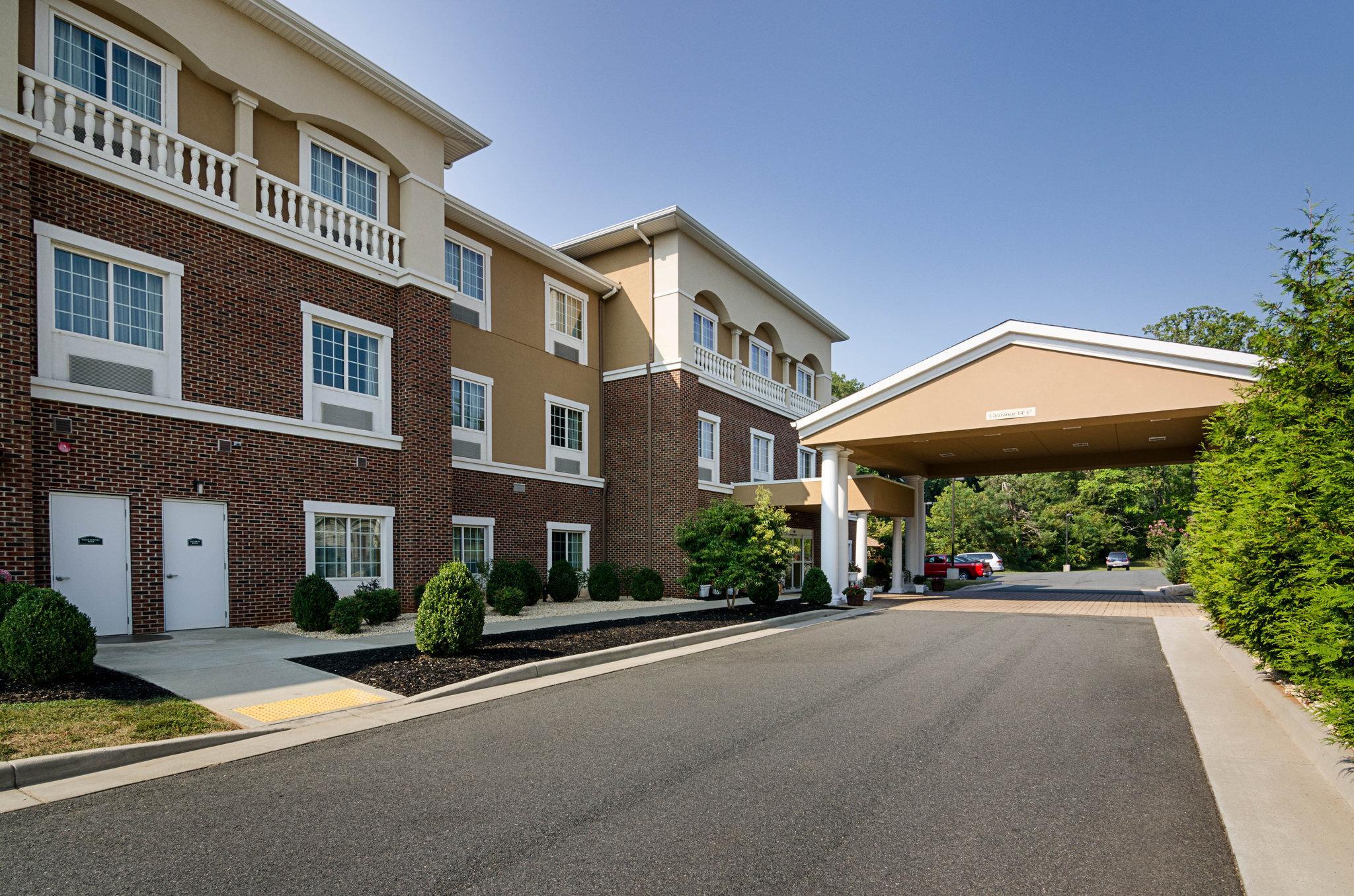 Comfort Inn & Suites Orange - Montpelier Exterior photo