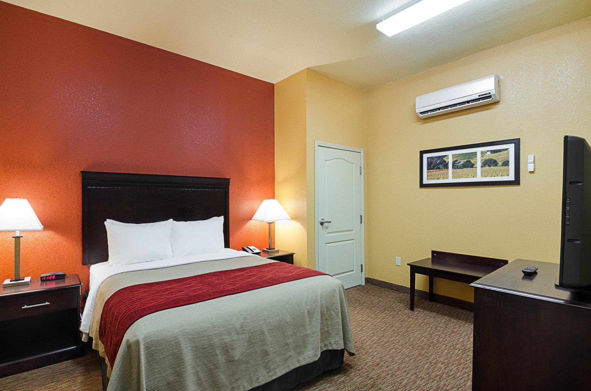 Comfort Inn & Suites Orange - Montpelier Exterior photo