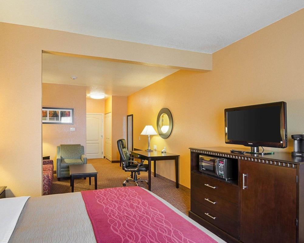 Comfort Inn & Suites Orange - Montpelier Exterior photo