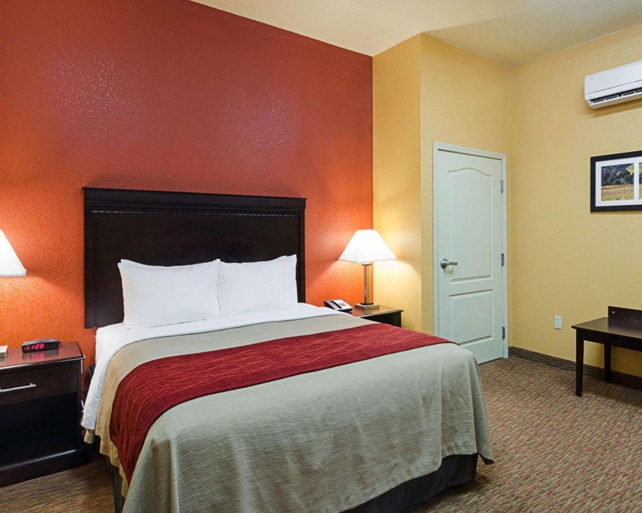 Comfort Inn & Suites Orange - Montpelier Exterior photo